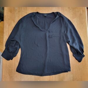 EUC Express black v neck roll tab sleeve blouse top